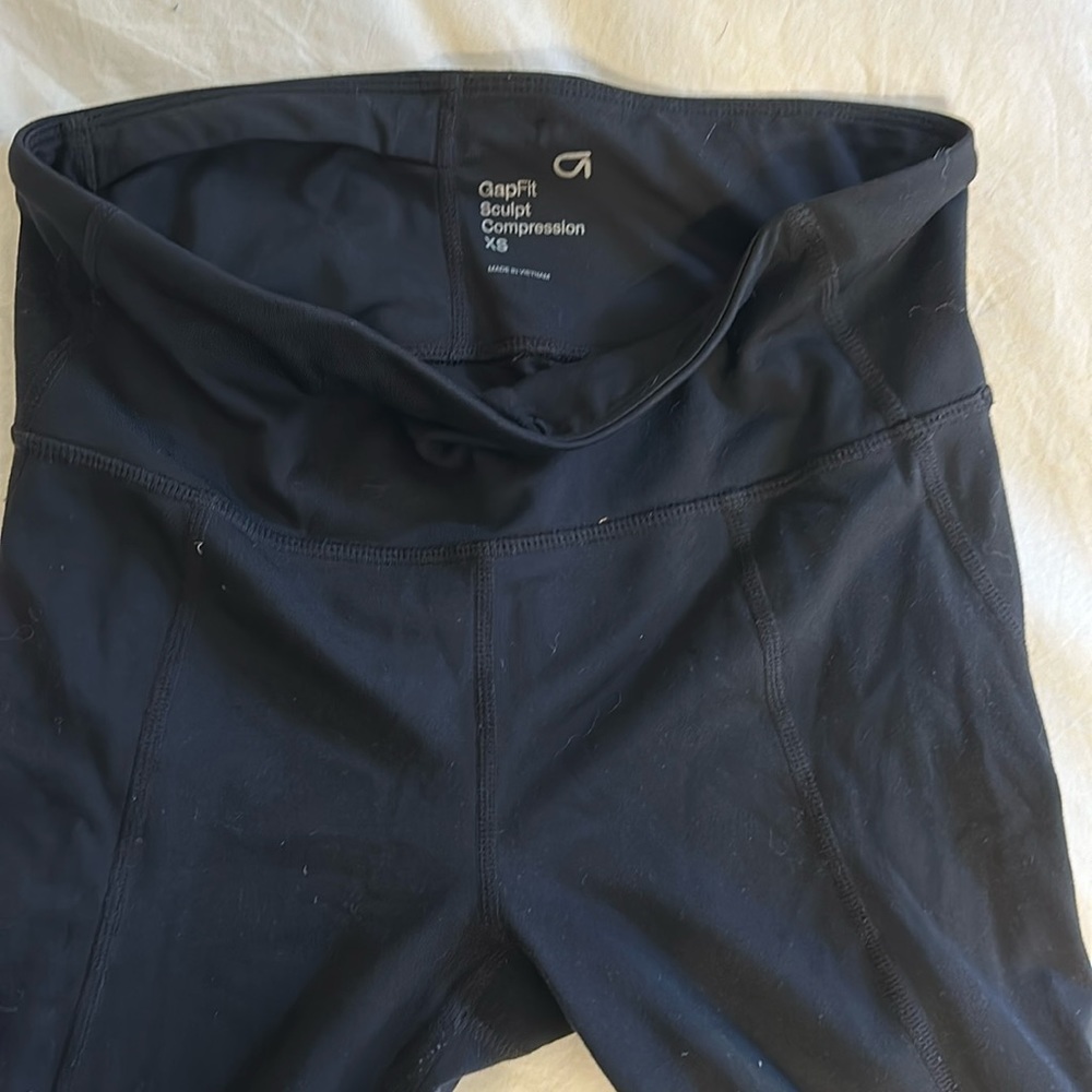 Women’s  gap fit, sculpt compression, black leggings, size extra small